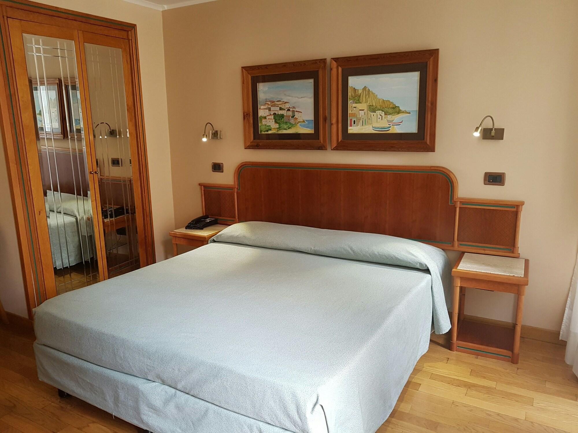 Hotel Regno Рим Экстерьер фото