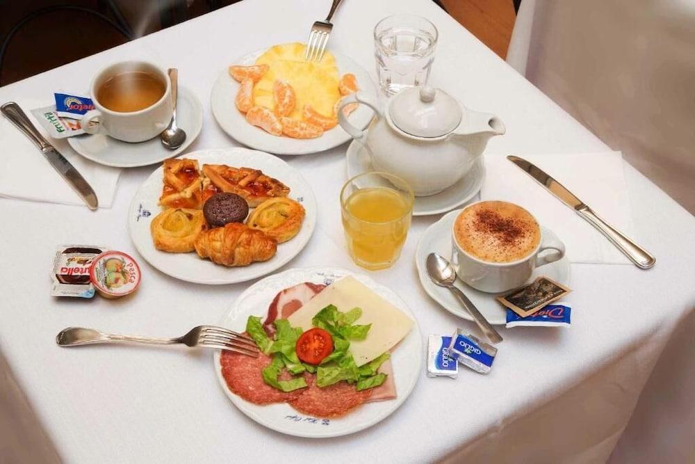 Hotel Regno Рим Экстерьер фото